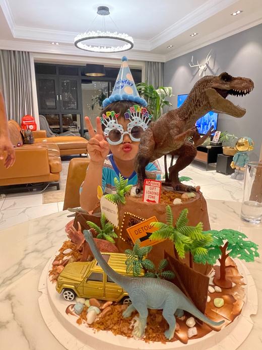 侏罗纪世界恐龙蛋糕（恐龙没有一模一样的） 商品图0