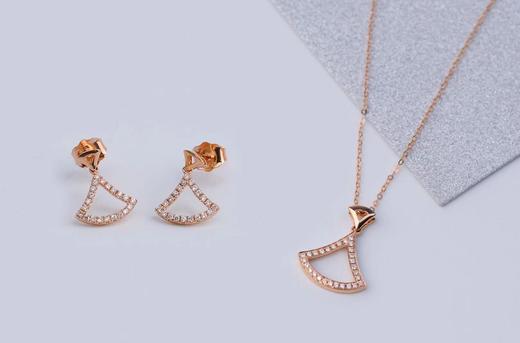 金麒麟 扇型项链高级感小裙子吊坠锁骨链 商品图2