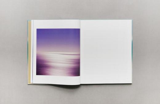 【预订】Liquid Horizon:Meditations on the Surf and Sea | 流动地平线:海浪与海洋的冥想 摄影集 商品图3