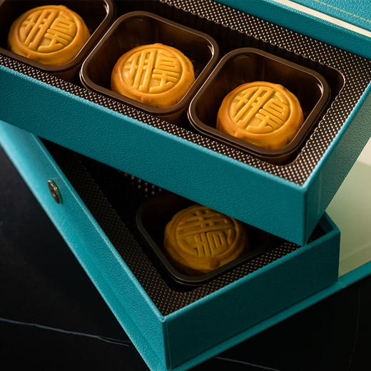 香港进口皇玥 流心奶黄月饼 270g礼盒装中秋节日礼物6只装 商品图3