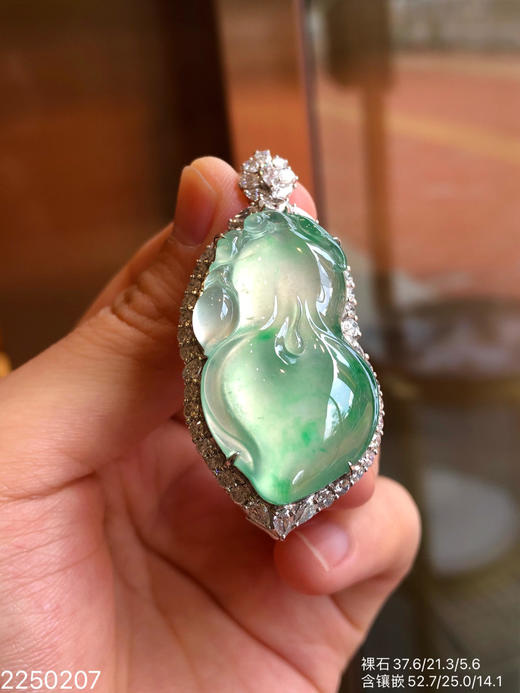 2250207，玉兰花吊坠--德镔大师作品。具体价格微信咨询 商品图2