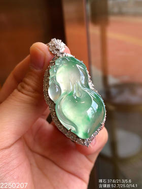 2250207，玉兰花吊坠--德镔大师作品。具体价格微信咨询