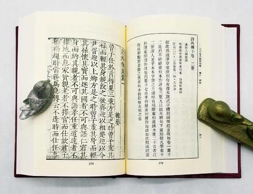 《明代版本图录初编》，精装，潘承弼、顾廷龙同撰，文海出版社1971年版，售价180元，品相9成。

本书据开明书店版影印。原本线装 4册，为齐鲁大学国学研究所专著汇编之四。收录明代较为重要的版刻书影， 商品图13