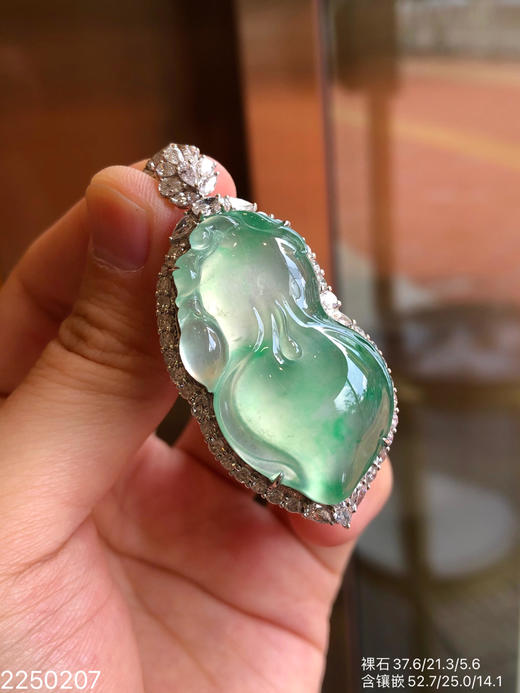2250207，玉兰花吊坠--德镔大师作品。具体价格微信咨询 商品图6