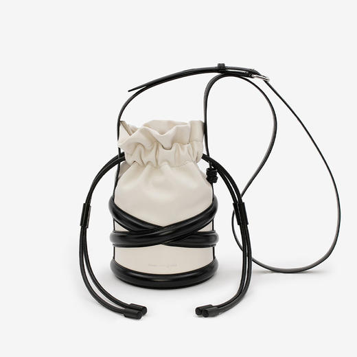 ALEXANDER MCQUEEN 亚历山大麦昆 女士小牛皮 Soft Curve 柔软曲线斜挎单肩包 混色 696811 1AXAF 9290 商品图0