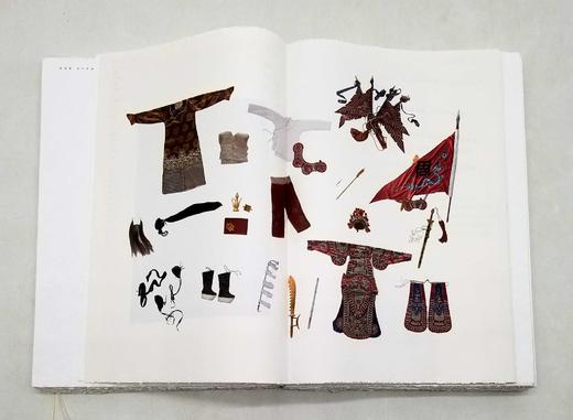 《说戏》，16开，线装，郭军编著，江苏凤凰美术出版社2017年版，定价698元，售价218元。外盒品相一般，书册完好。介意者慎订。

《说戏》有收藏版和简装版两个版本，此版为收藏版。本书以柯军与一位交 商品图13