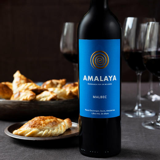 【Amalaya】阿玛拉雅马尔贝克混酿干红葡萄酒 阿根廷旗舰葡萄马尔贝克 1800米高海拔产区 橡木桶陈化8个月 多次获奖 草莓覆盆子水果香气夹杂一丝胡椒香 充满活力 750ml 商品图1