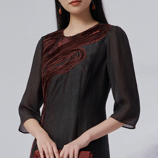 TANGY Collection/天意精品2022年秋冬新品时色系列流苏钉珠茛绸连衣裙 商品图3