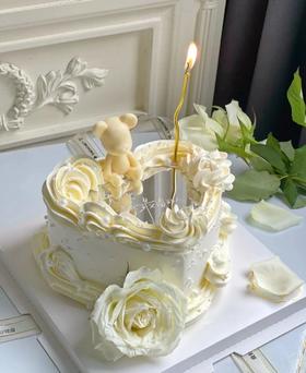 小熊白玫瑰镜面蛋糕