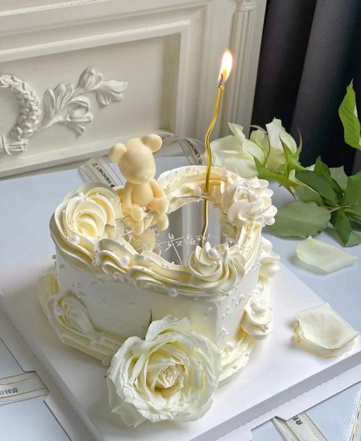 小熊白玫瑰镜面蛋糕 商品图0