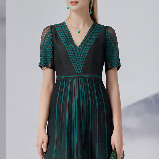 TANGY Collection/天意精品2022年秋季新品莨绸吊染礼服裙 商品图3