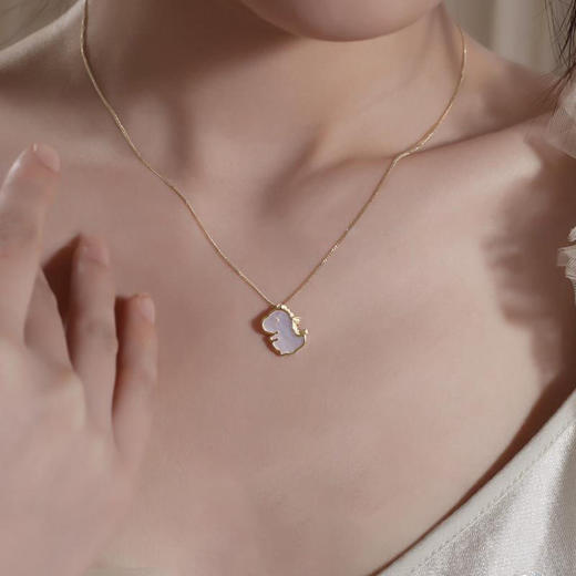 识忆金色吊坠，贝母镶嵌恐龙吊坠项链，闪o链小飞龙黄色2022年新款 七夕情人节礼物 商品图3