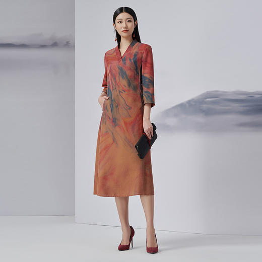 TANGY Collection/天意精品2022年秋冬新品时色系列茛绸桑蚕丝连衣裙 商品图4