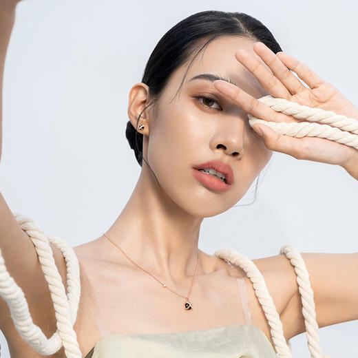 ［结·锁系列］18K玫瑰金钻石黑玉髓耳饰 商品图3