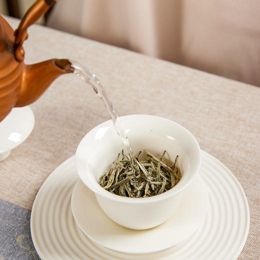 自家系列丨2022年 朋悦 明前白毫银针 200g盒 商品图3