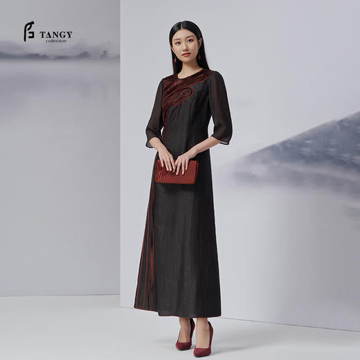 TANGY Collection/天意精品2022年秋冬新品时色系列流苏钉珠茛绸连衣裙 商品图0