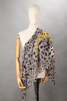 外贸工厂原单超大围巾‼💫 可做披肩使用❣ 夏日里遮阳❣ 空调房保暖❣ 有这一条就够了‼