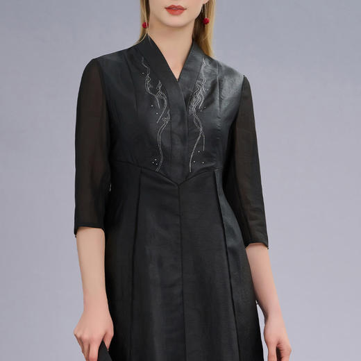 TANGY Collection/天意精品2022年秋季新品莨绸礼服裙 商品图3