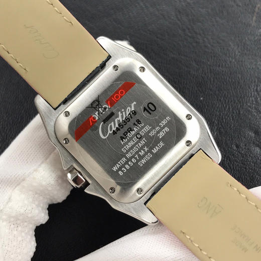 V6卡地亚山度士女士全自动机械手表，型号：W20126X8，表径44.2 x 35.6毫米，精钢表壳，蓝宝石水晶玻璃，女士，密底，防水100米 商品图10