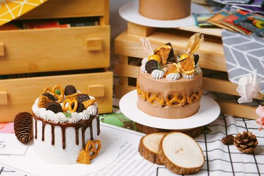 【甜久荟 法式经典奥利奥脆饼奶油蛋糕】 巧克力蛋糕胚 奥利奥碎奶油夹心与抹面 配上脆脆的饼干与巧克力挂壁装饰 纯动物鲜奶蛋糕 无化学添加  全家成员都喜爱的口味 商品图3