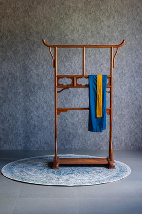 红桥红  家具严选  缅甸花梨（大果紫檀）【106 明式简约 空灵衣帽架 】