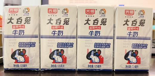 光明牌大白兔奶糖风味牛奶饮料食品125ml*4盒一排 商品图0