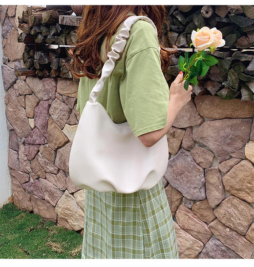 【BagGirl同款❗️超in云朵褶皱包】新款韩版小众包包女，腋下包软皮水桶包，时尚百搭单肩包斜挎包化妆包，520七夕情人节圣诞节礼物新年礼盒年货礼盒 商品图2