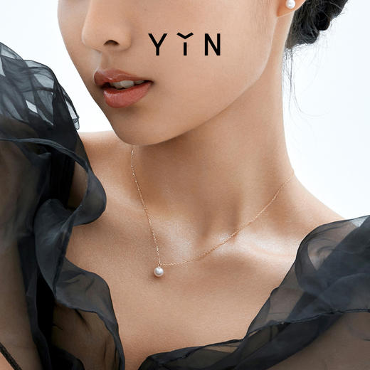 「莹」系列暖金珍珠锁骨项链 商品图3