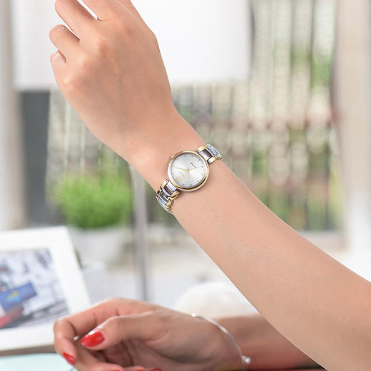 西铁城（CITIZEN）光动能女表钢带时尚款EM0534-80A 商品图1