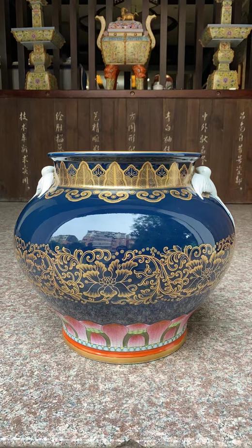 乾隆款粉彩描金海晏河清燕耳尊 商品图1