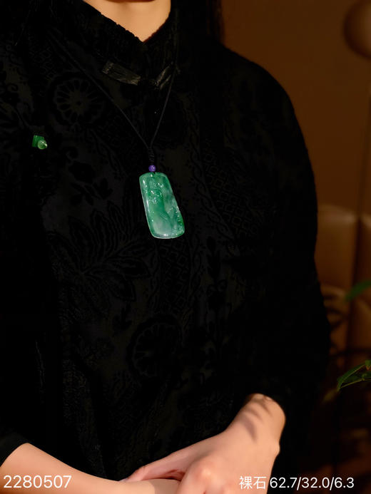 近高冰飘翠观音裸石【2280507】具体价格微信咨询 商品图4