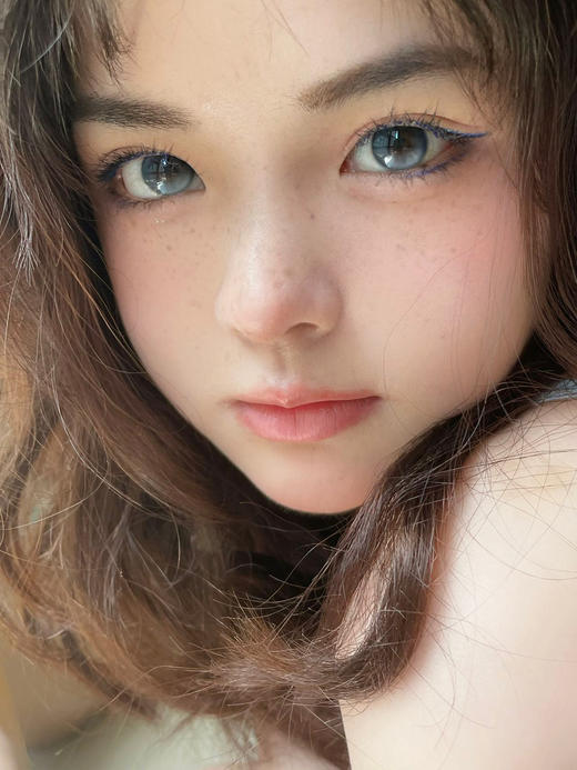 日抛 人鱼泪 chonos日抛 中直径14.2 着色13.3  (同品牌多盒更划算 完整选款色板在详情页里哟)  蓝色日抛 商品图1