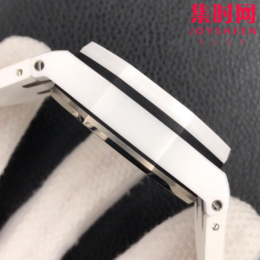 AP爱彼 AP26402CB 皇家橡树  白陶瓷 44毫米直径 搭载改原版CaL·3126自动机械机芯 商品图5
