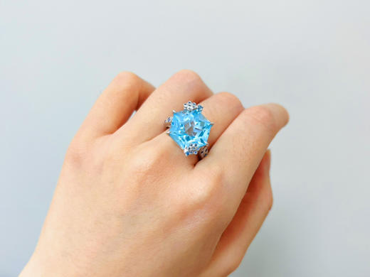 「蓝雪花」海蓝色托帕石钻石戒指 11.9克拉星形切割托帕石 商品图3