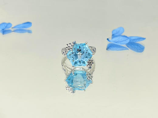 「蓝雪花」海蓝色托帕石钻石戒指 11.9克拉星形切割托帕石 商品图1