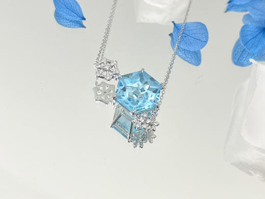 「蓝雪花」海蓝色托帕石钻石项链 12.28克拉星形切割托帕石 商品图0