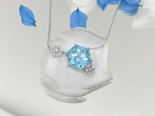「蓝雪花」海蓝色托帕石钻石项链 12.28克拉星形切割托帕石 商品图1