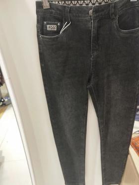 3楼康尼威灰色小脚牛仔裤