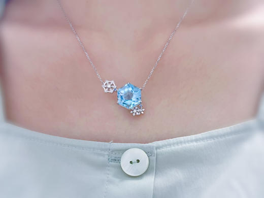 「蓝雪花」海蓝色托帕石钻石项链 12.28克拉星形切割托帕石 商品图2