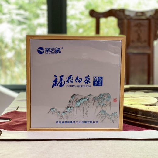 福鼎白茶｜花好月圆老白茶（2016年荒野老树白茶）核心产区，自然生态，茶饼美丽，滋味甜醇，实乃自饮馈赠佳节好礼，山水画竹制礼盒装， 2022中秋茶礼，净重300g一盒 商品图1