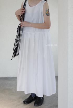 Veritecoeur浅蓝白色连衣裙