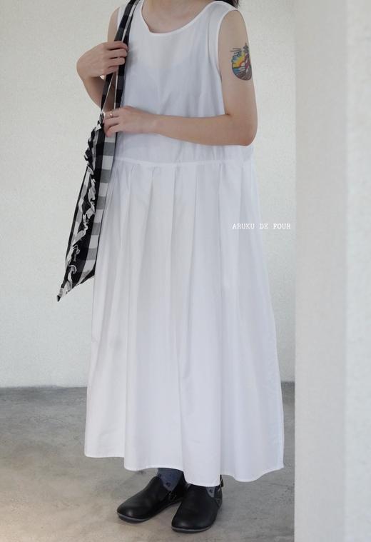 Veritecoeur浅蓝白色连衣裙 商品图0