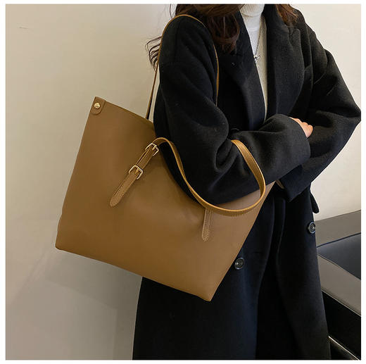 【网红爆款❗️洋气显气质托特包】软皮质感大容量手提包，时尚百搭子母单肩包，新潮高颜值斜挎包包女化妆包，520七夕情人节圣诞节礼物新年礼盒年货礼盒 商品图4