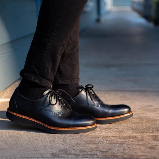 限时特价——葡萄牙原产手工制作高品质舒适男士德比商务休闲皮鞋黑色M2100（超轻款） 商品图8