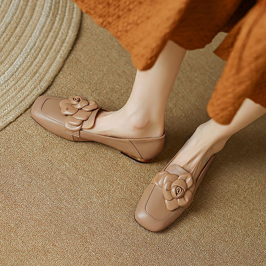 秋季温柔花朵单鞋女中跟粗跟杏色仙女鞋软皮方头浅口女鞋 CV6069 商品图2