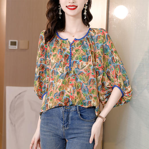 KQL439H6367  2022早秋新款宽松显瘦洋气减龄乔其纱重工印花雪纺衫上衣女 商品图0