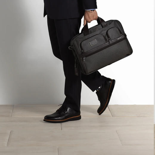 限时特价——葡萄牙原产手工制作高品质舒适男士德比商务休闲皮鞋黑色M2100（超轻款） 商品图9