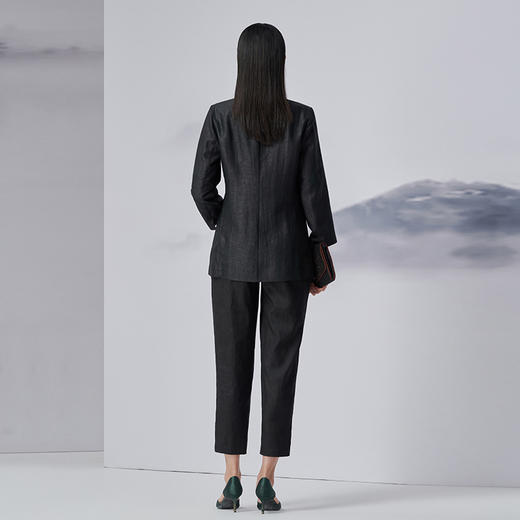 TANGY Collection/天意精品2022年秋冬新品时色系列茛绸提花外套 商品图2