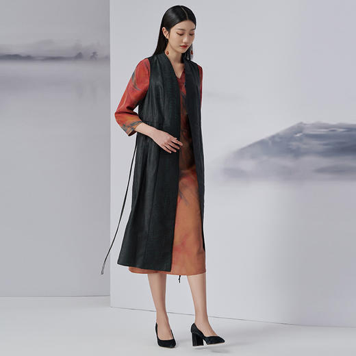 TANGY Collection/天意精品2022年秋季新品女士茛绸马夹 商品图1