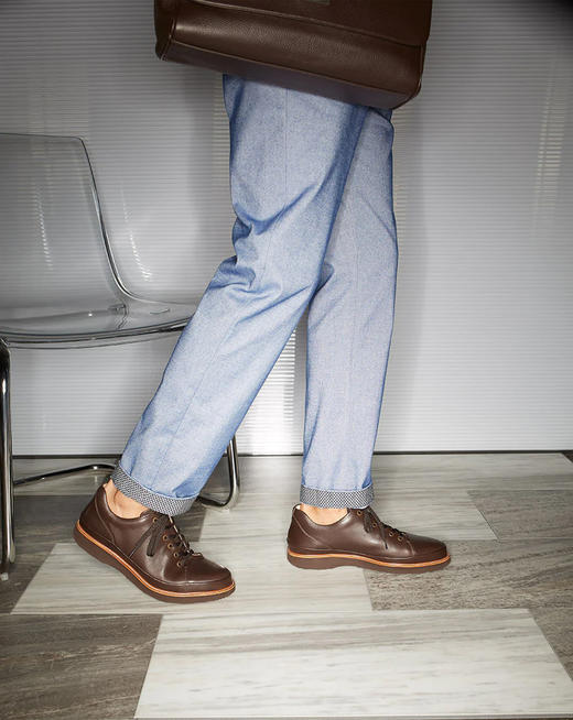 限时特价——经典款葡萄牙原产手工制作高品质超舒适男士商务休闲皮鞋棕褐色M1310（超轻款） 商品图6